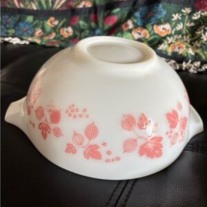 Vintage PYREX gooseberry 443 White cinderella nesting Bowl with Pink Floral 2.5